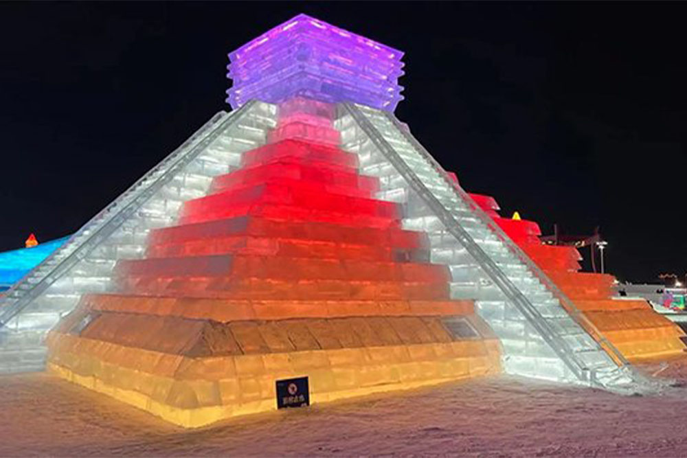 Exhiben en China réplica de hielo de la Pirámide de Kukulkán