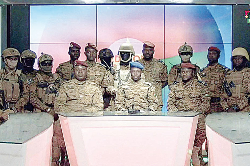 Toman militares el poder en Burkina