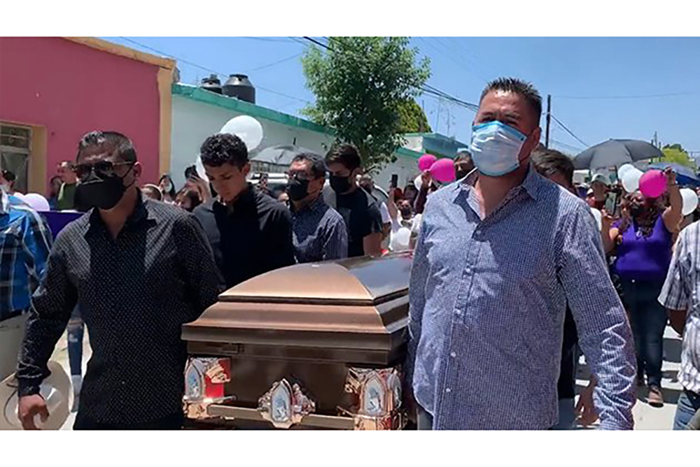 Con globos y pancartas despiden a Debanhi Escobar en Galeana, Nuevo León