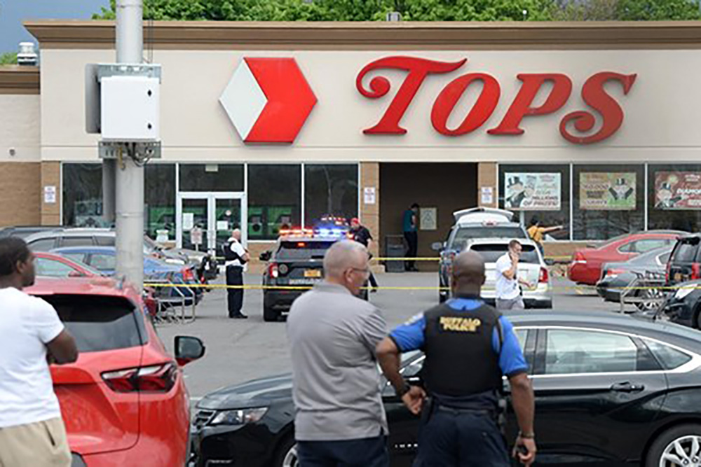 ‘No hay mexicanos muertos tras tiroteo en supermercado de Buffalo’; Ebrard