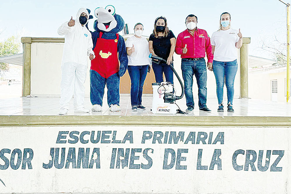 Sanitiza la CROC la escuela Sor Juana