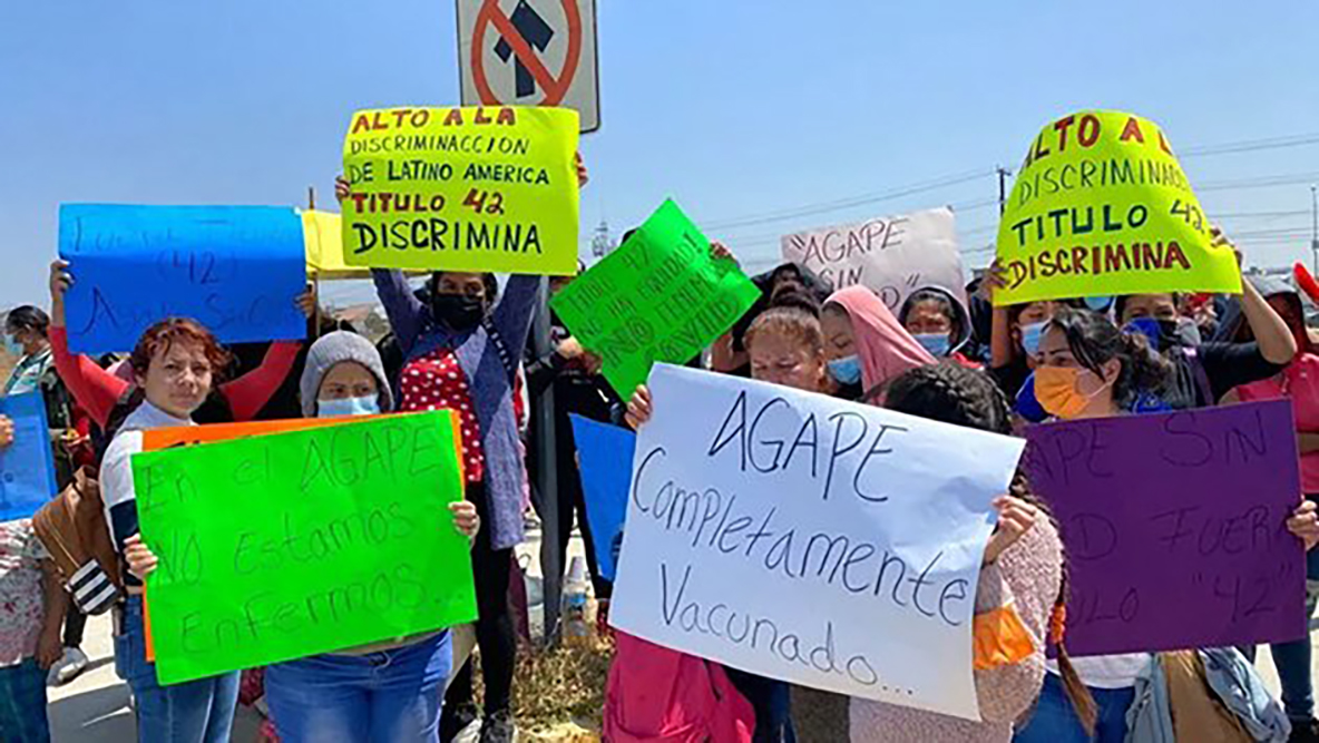 Migrantes protestan en inmediaciones del consulado de EU