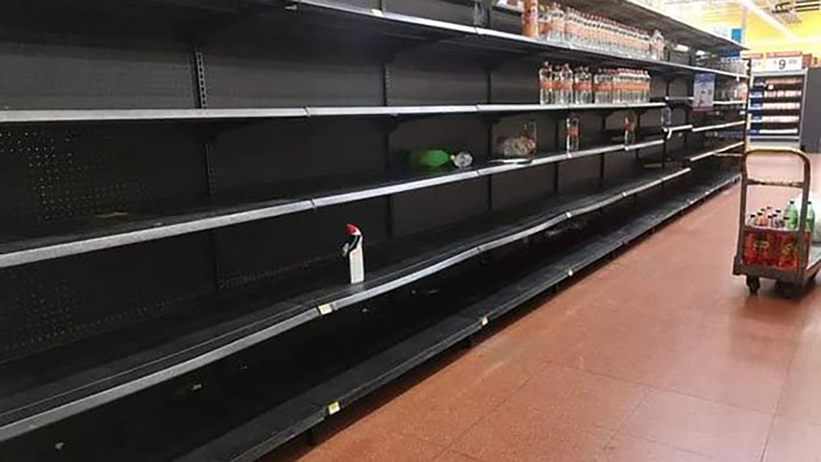 ¡No hay agua! reportan desabasto en tiendas de autoservicio en Monterrey