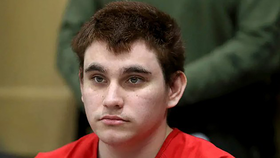 Autor de masacre en Parkland, Florida, pide aplazar juicio por tiroteos recientes