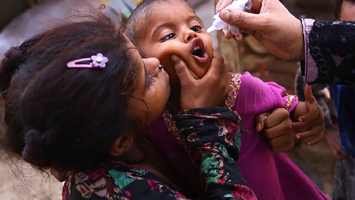Encuentran virus de ‘poliomielitis’ en aguas residuales de Londres