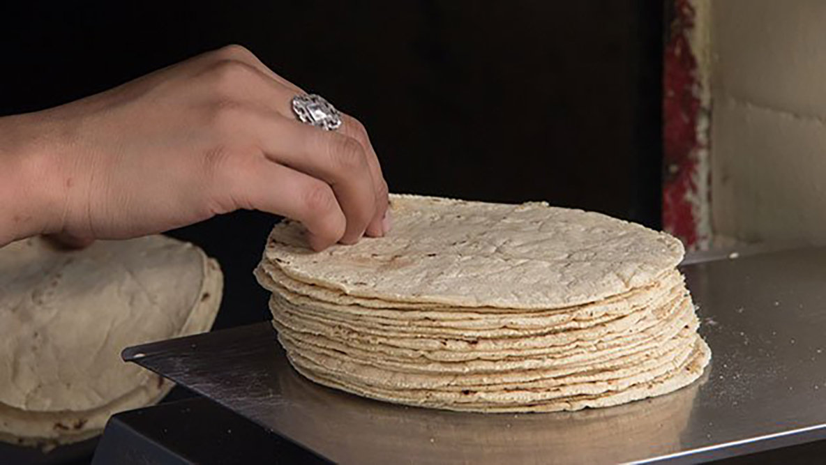 ¿De qué están hechas las tortillas piratas? Cómo identificarlas y por qué no debes consumirlas