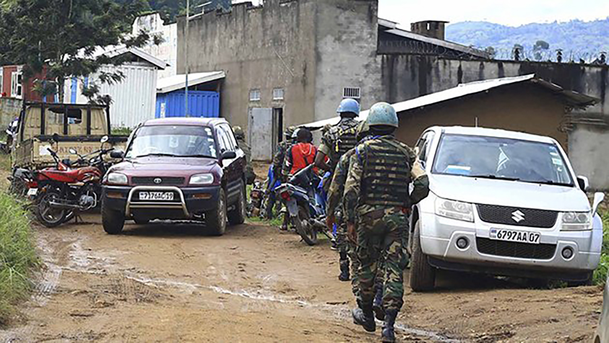 Ataque en cárcel del Congo deja dos policías muertos y más de 800 presos fugados