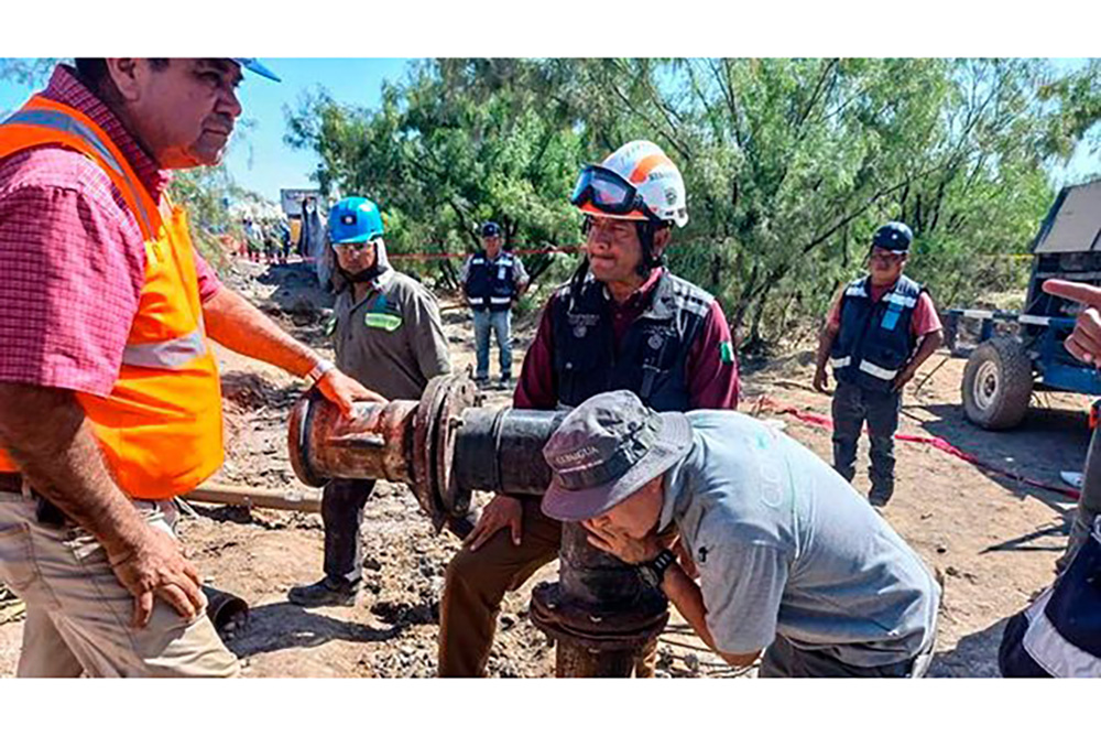 Se trabaja día y noche sin parar en rescate de mineros en Coahuila: AMLO