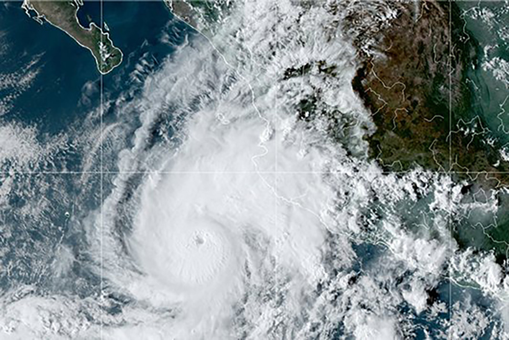 Huracán ‘Orlene’ se intensifica a categoría 2 en costas de Jalisco