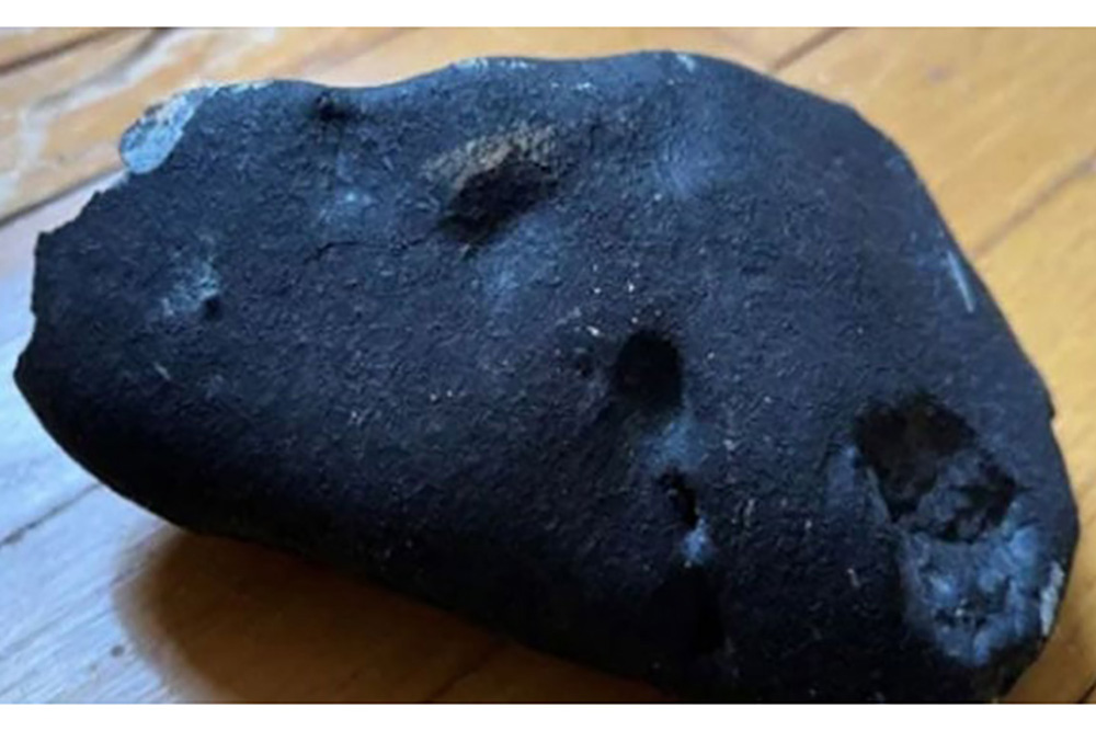 Nuevo miedo desbloqueado: meteorito cae en el cuarto de una pareja mientras dormían