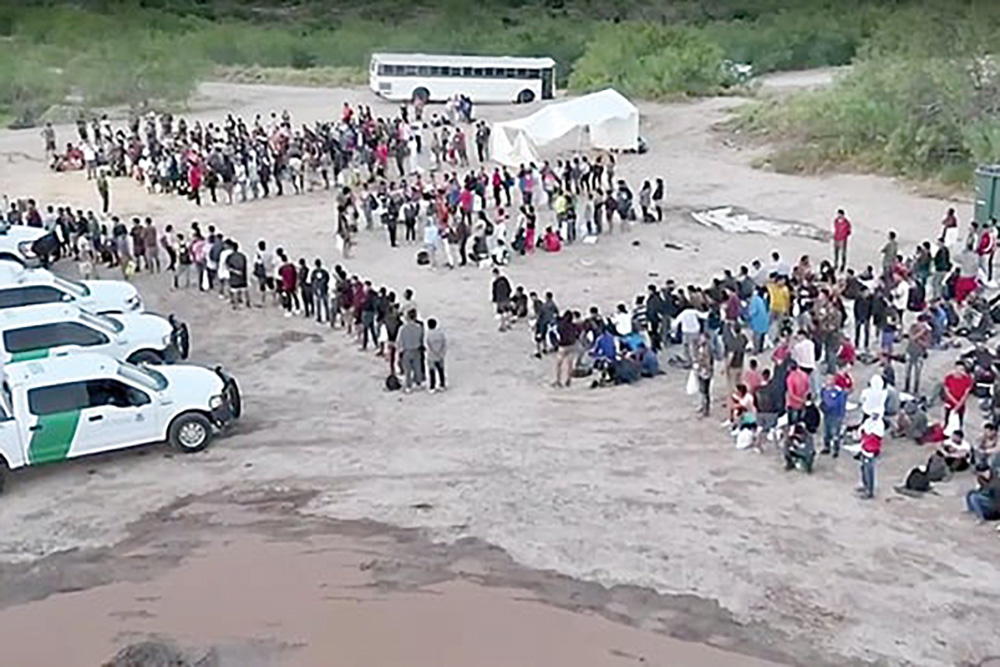 Cooptan Coahuila y Texas a ilegales frenan caravana migrante Z calo