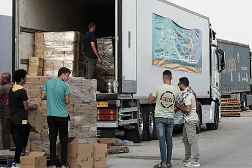 Entran 39 camiones de ayuda humanitaria a Gaza desde Egipto