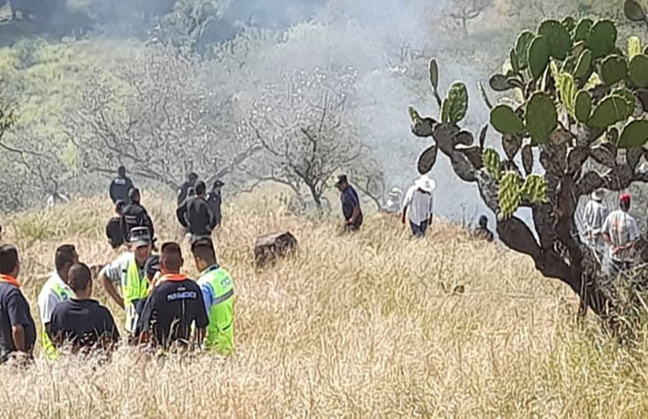 Fallecen cuatro personas tras desplome de avioneta en Morelos