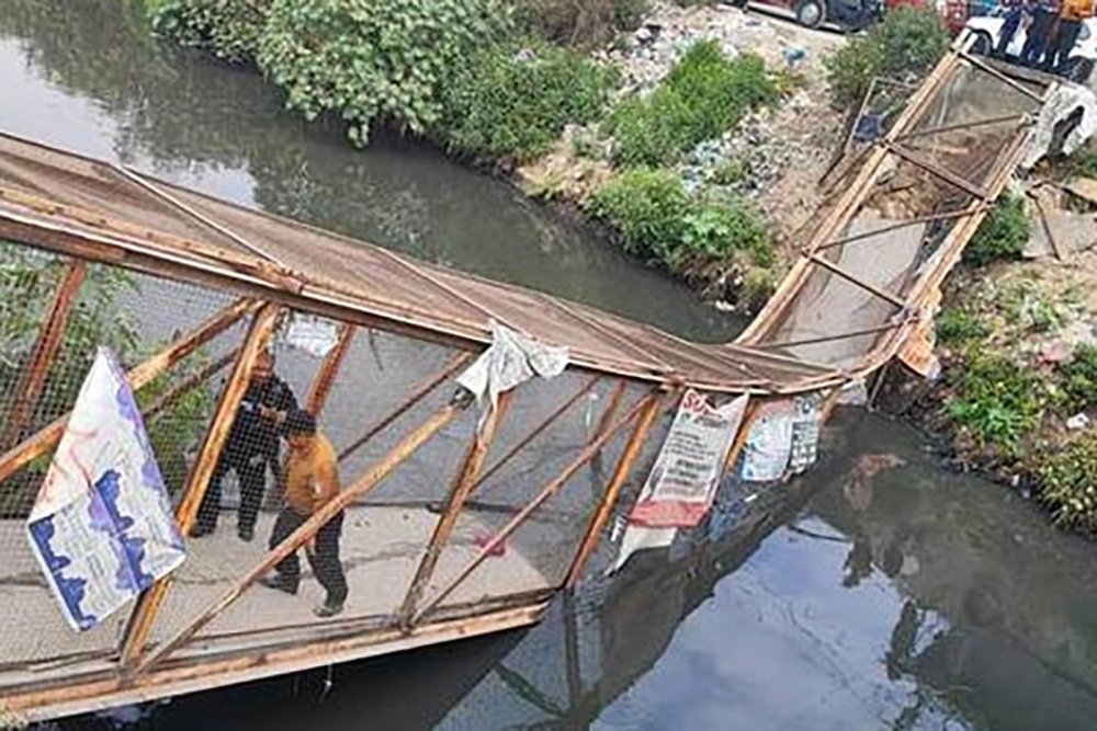 Salen del hospital 11 lesionados por colapso del puente entre Neza y Chimalhuacán