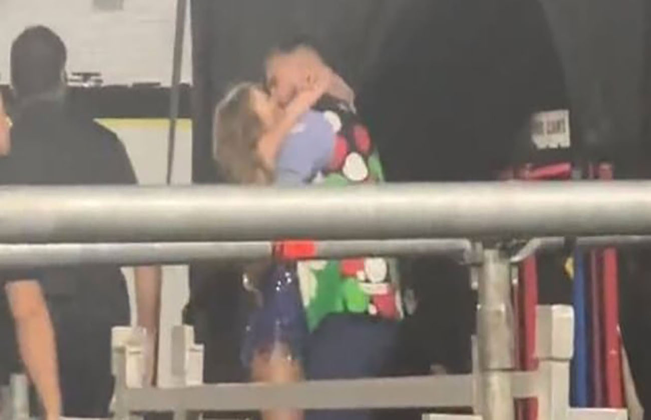 ¡El amor está en el aire! Taylor Swift corrió a besar a Travis Kelce al finalizar su segundo show en Argentina