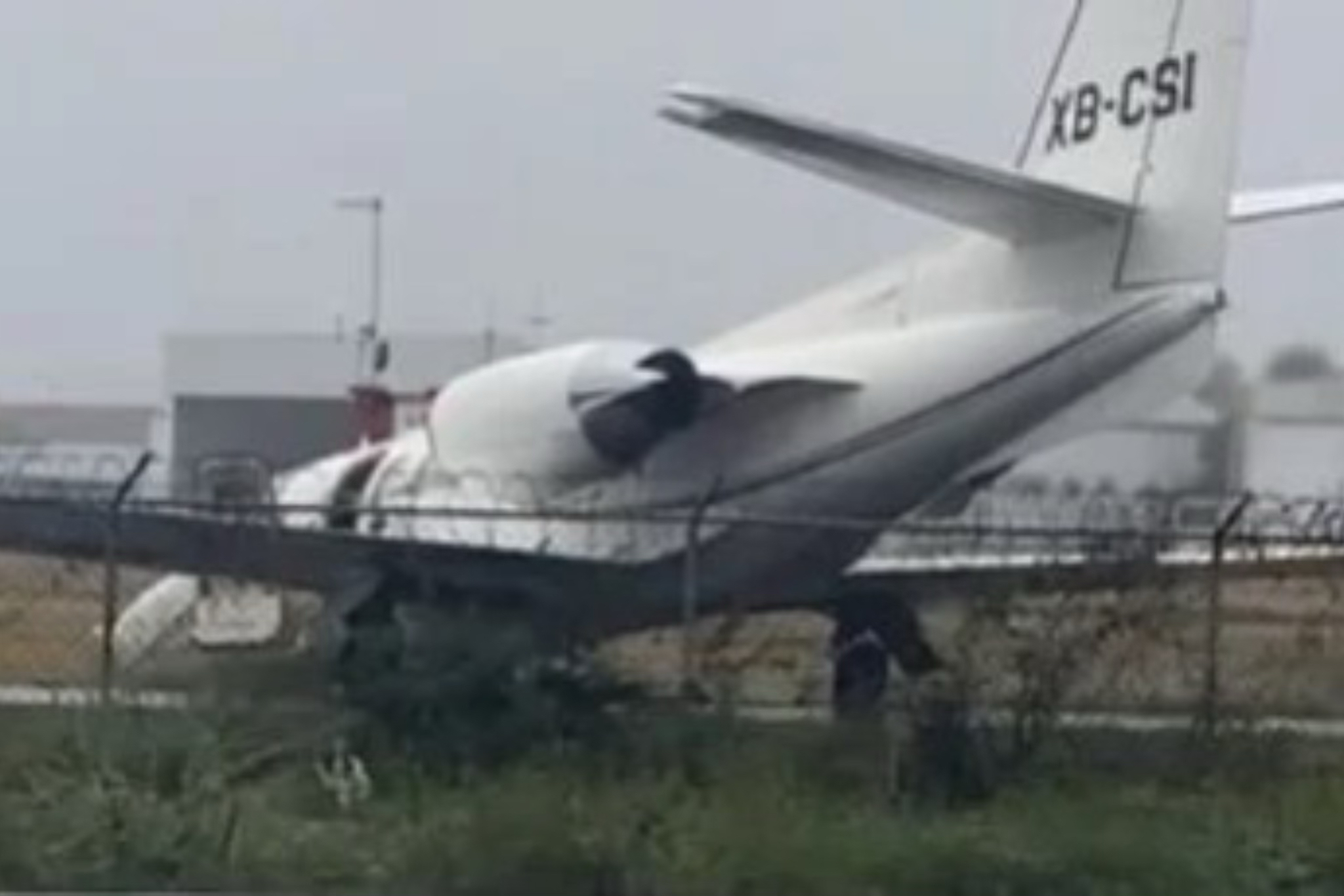 Cae avioneta en el Aeropuerto del Norte en Escobedo