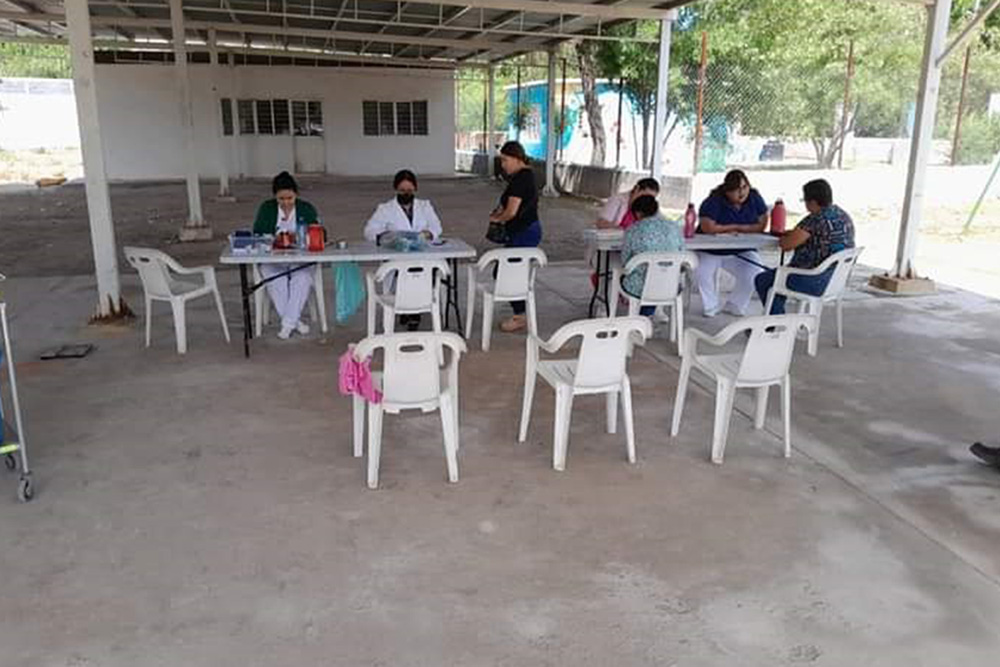 Aseguran bienestar en Celemania con brigada médica