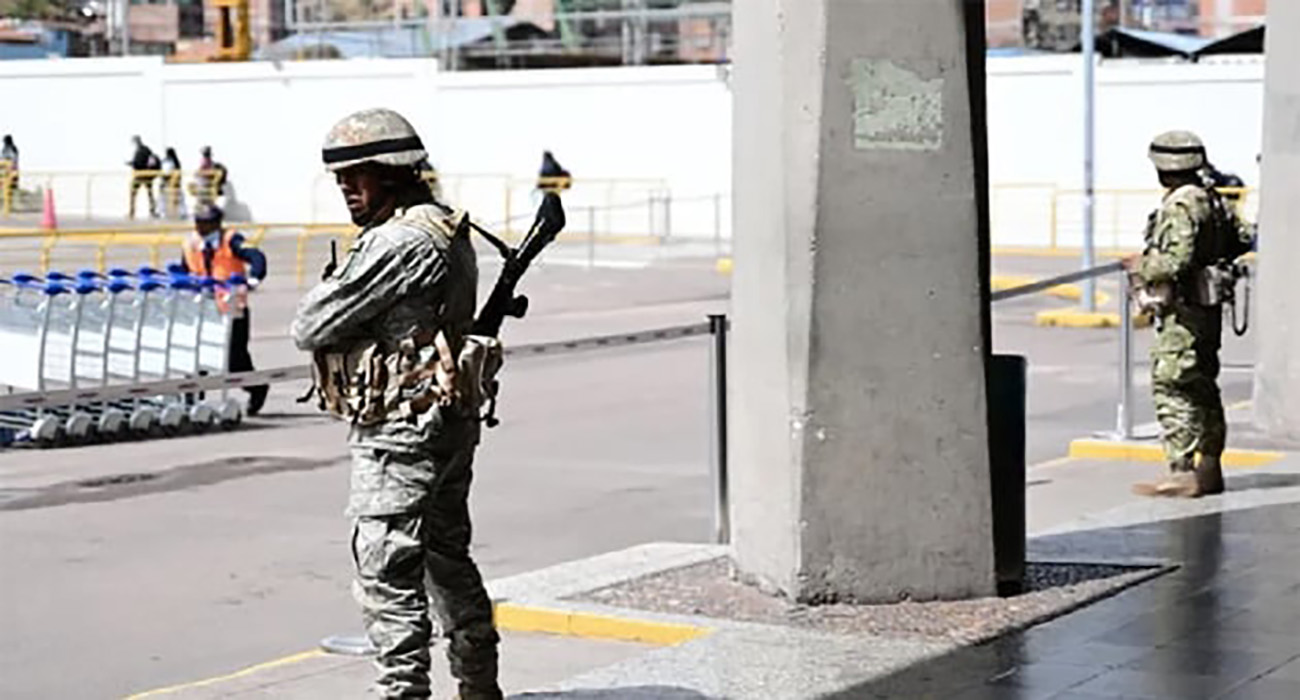 Perú desarrolla aplicación de taxis conducidos exclusivamente por policías y militares; podría llegar a México