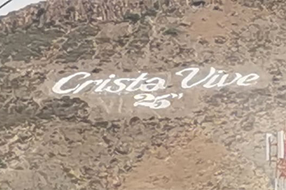 ¿Crista Vive? Modifican anuncio cristiano en el Cerro del Pueblo de Saltillo