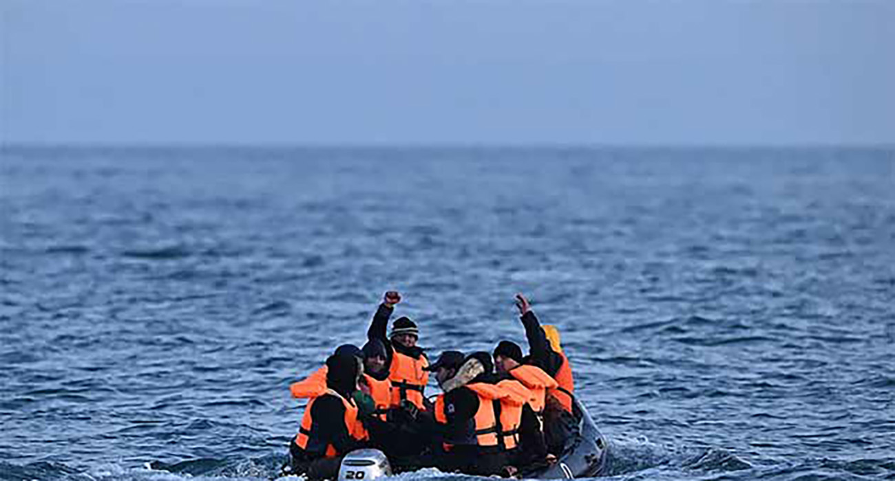 Mueren migrantes, entre ellos un niño, intentando llegar al Reino Unido a través del Canal de la Mancha