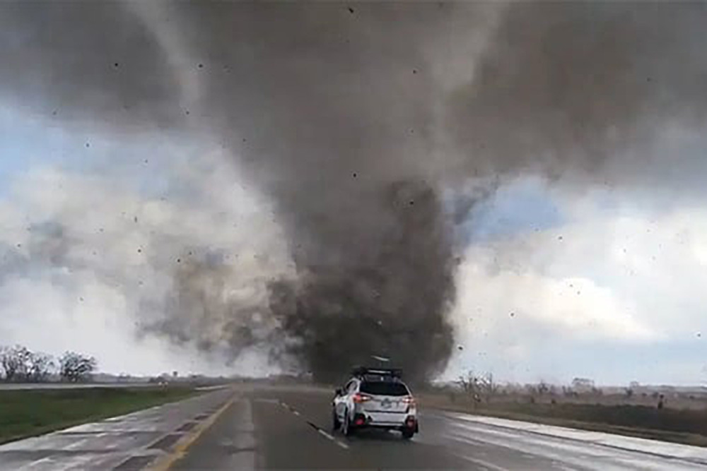 Tornados azotan parte de Nebraska y dejan al menos tres heridos