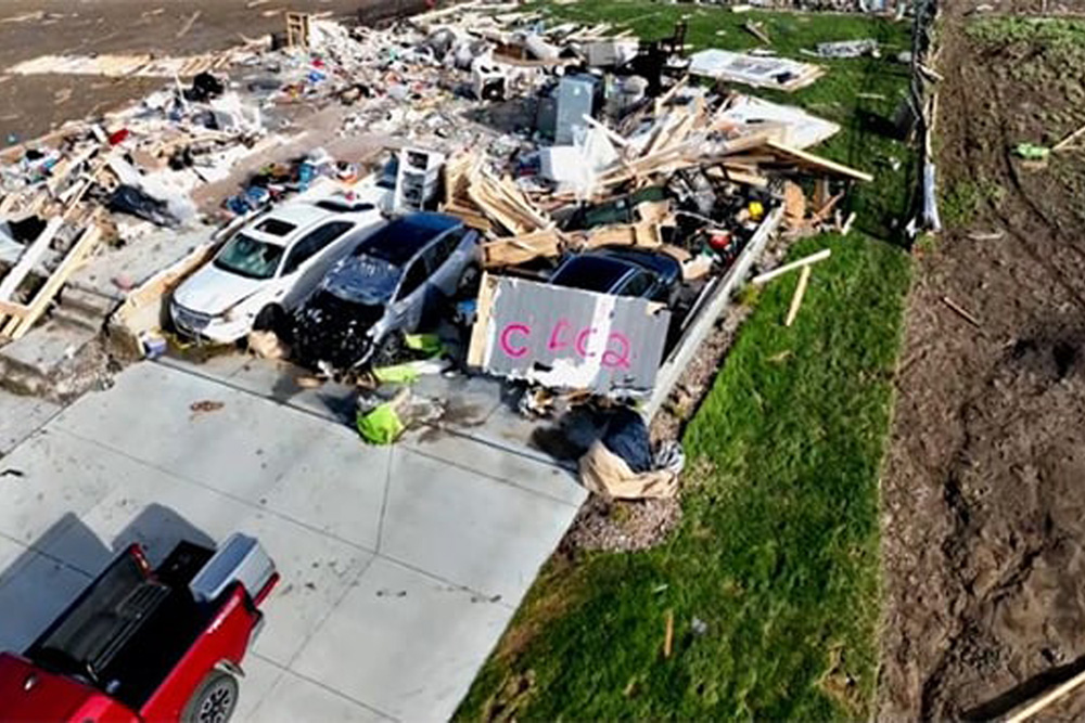 Al menos dos muertes confirmadas, entre ellas un bebé, por un tornado en Oklahoma