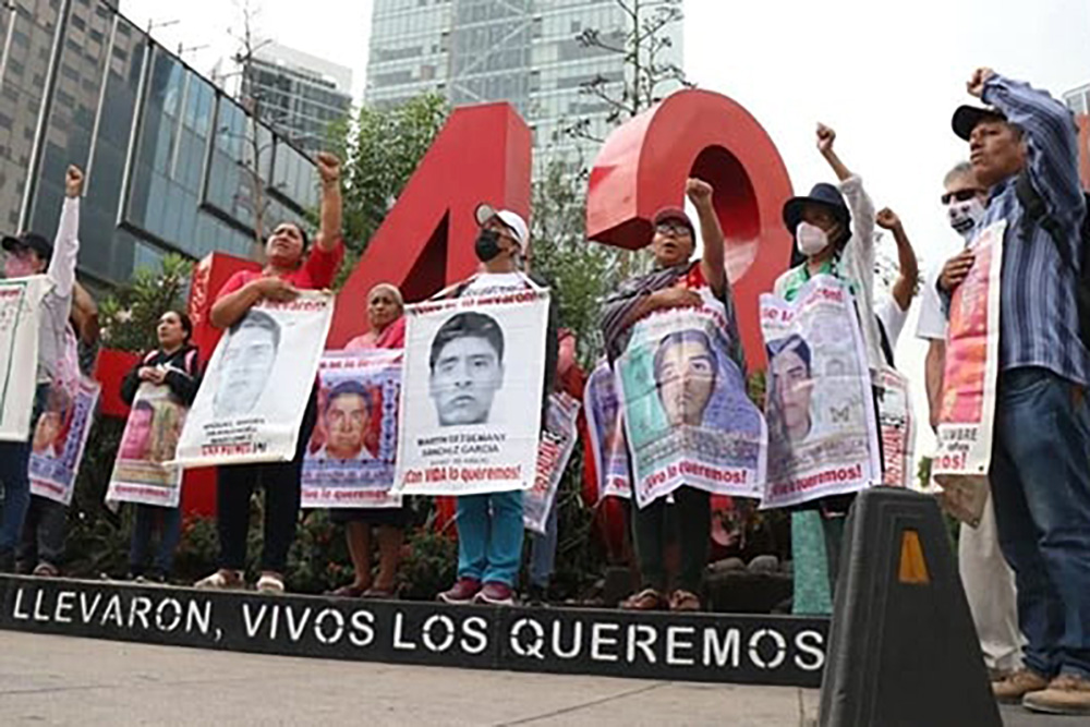 Con apoyo de Sedena, dictan libertad provisional a 8 militares procesados por caso Ayotzinapa
