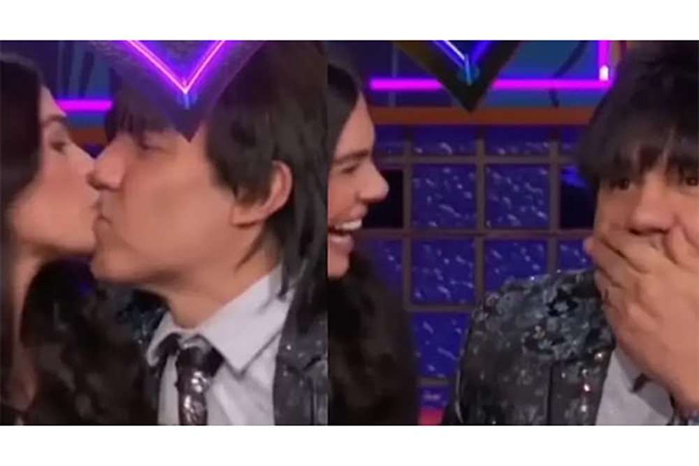 VIDEO: Livia Brito le roba un beso a Adrián Uribe; así reaccionó el actor