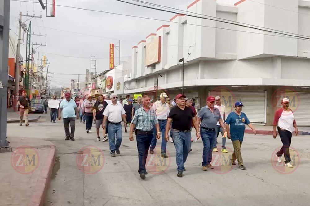 Marchan obreros de AHMSA en Día del Trabajo; reclaman salarios