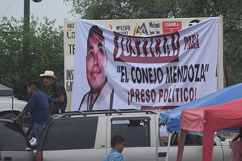 Reprime Tania Flores protesta de familiares del ‘Conejo’ Mendoza en Múzquiz por cabalgata