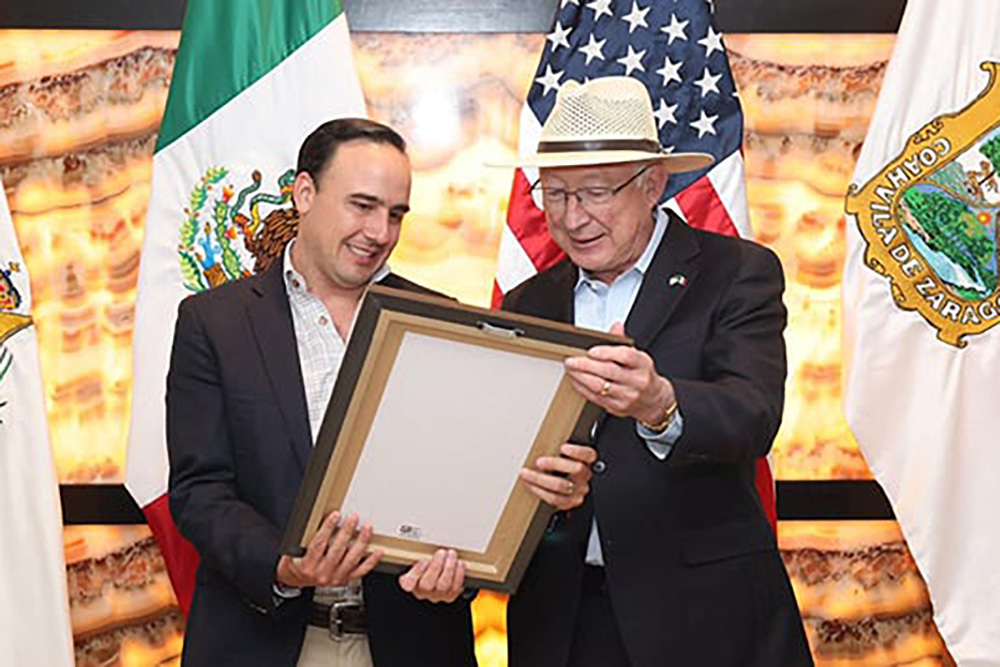 Embajador Ken Salazar de EU en México pide a gobernador Manolo Jiménez crear Plan 20-30