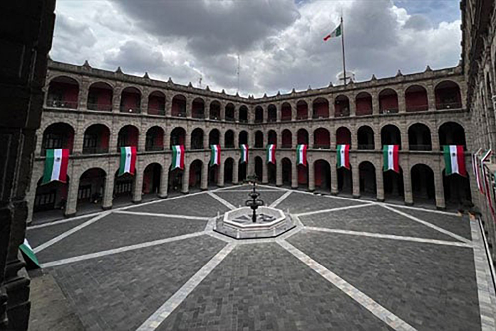 CNTE llega a Palacio Nacional para tratar temas sobre pagos pendientes y equipamientos en escuelas