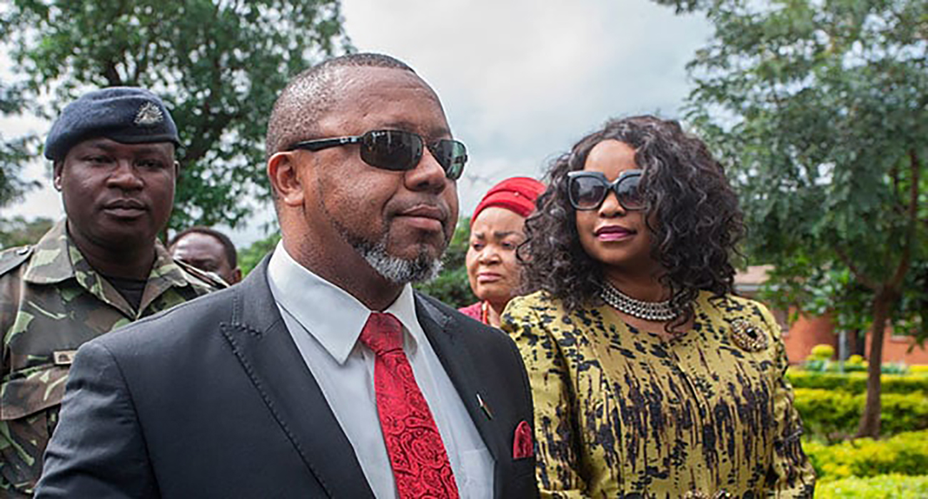 Desaparece vicepresidente de Malaui tras abordar avión con 9 personas