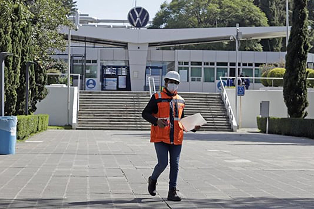 Acepta México investigar a planta de Volkswagen por denuncia laboral en EU