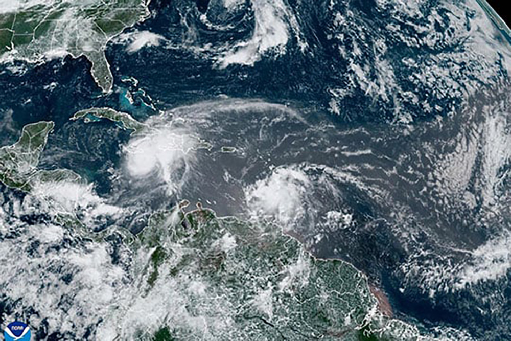 Beryl llega a Islas Caimán como huracán categoría 3, va para México y no se descarta ruta a EU