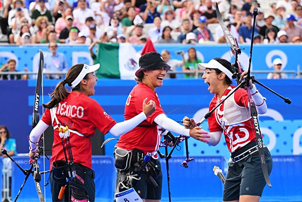 AMLO felicita al equipo femenil de tiro en arco por su medalla en París 2024; ‘pusieron en alto a México’