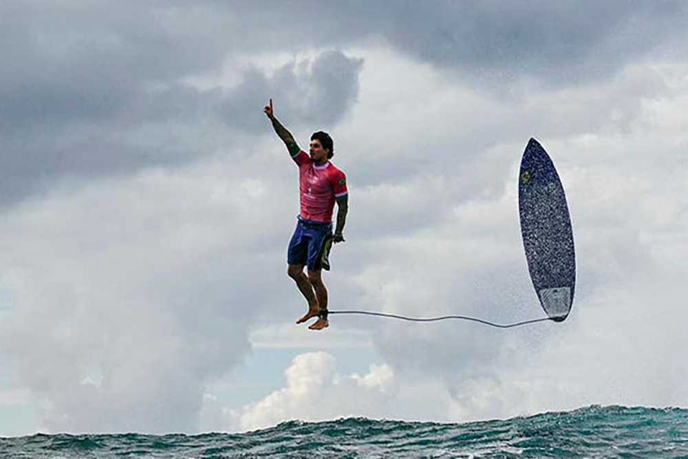 La impresionante foto del surfista Gabriel Medina es para muchos la mejor de París 2024