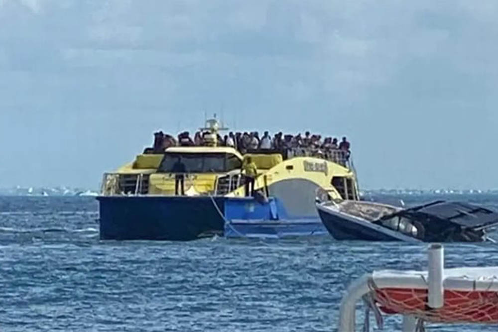 Se hunde yate tras chocar contra un ferry en Isla Mujeres, Quintana Roo