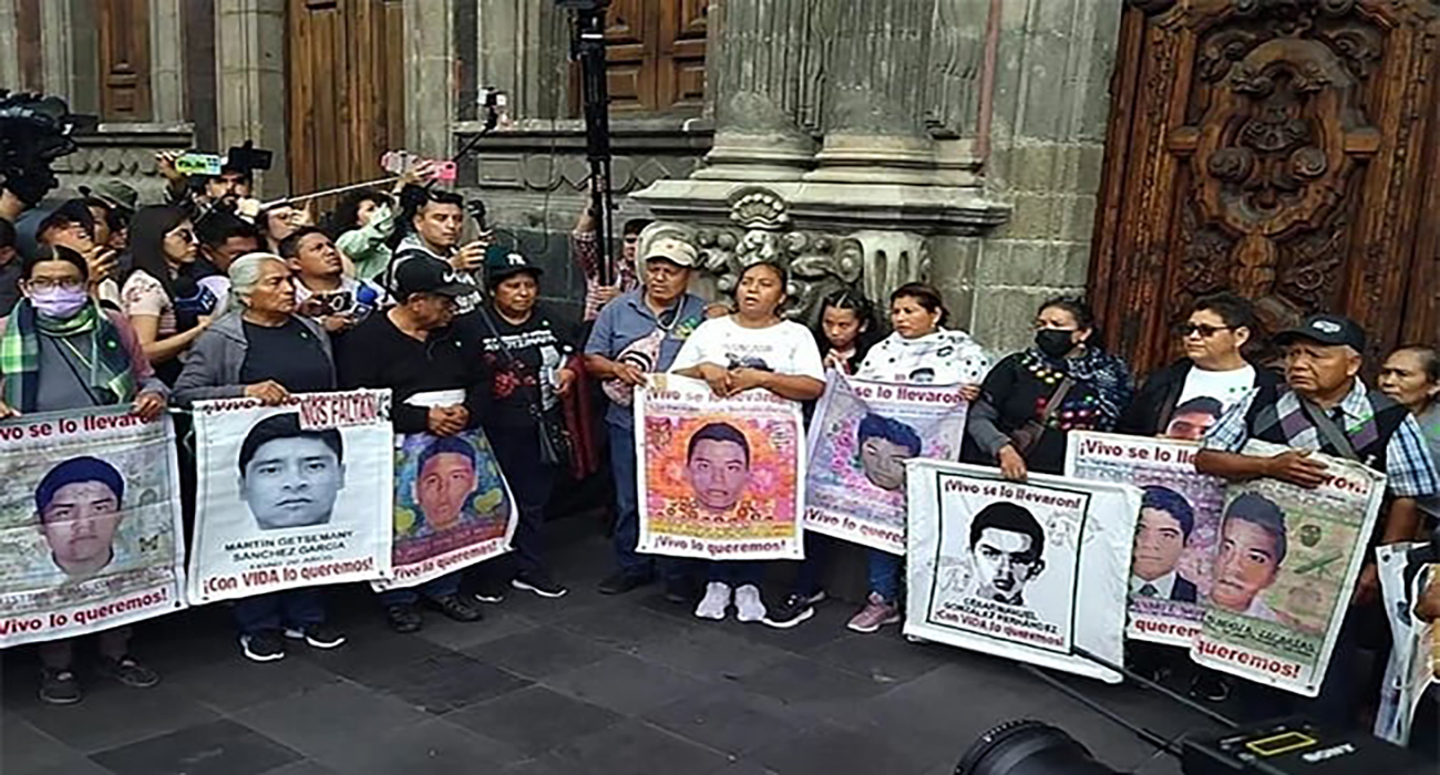 Sheinbaum se reúne con padres de los 43 normalistas de Ayotzinapa