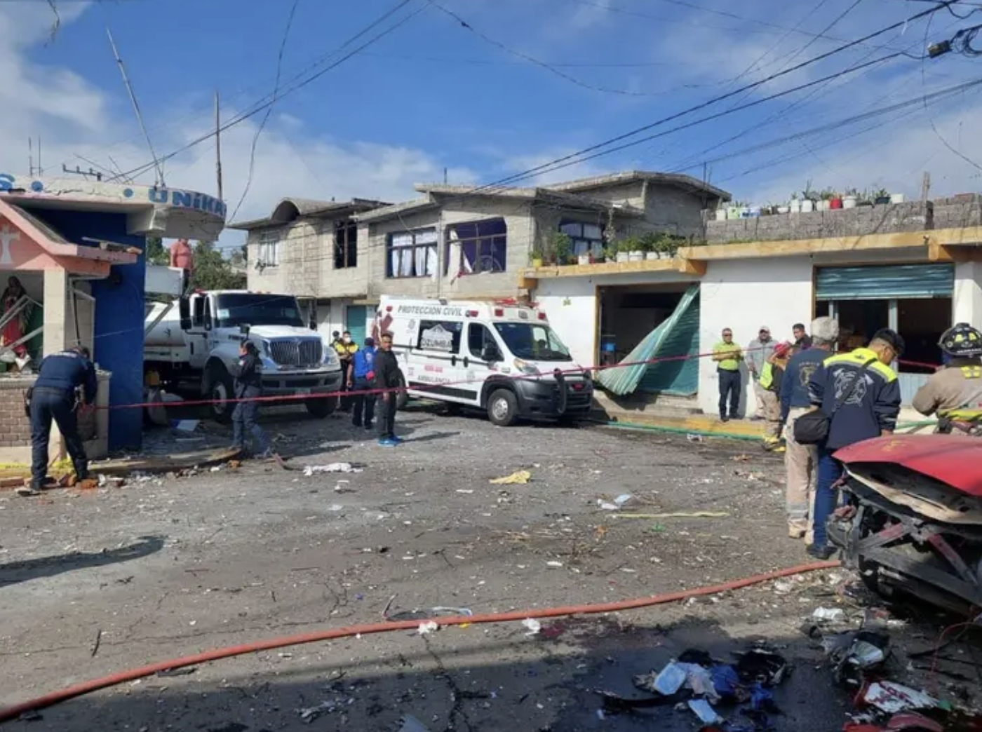 Video: ¡Saldo trágico! Explota camioneta con pirotecnia en Tepetlixpa, Edomex