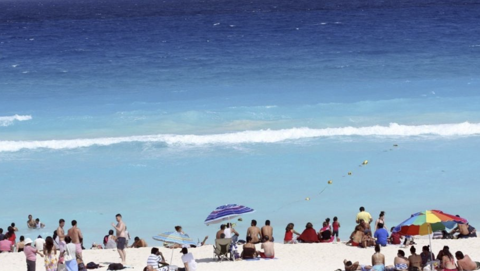 VIDEO ¡De terror!, así fue el momento en que rayo impactó en una playa de Huatulco