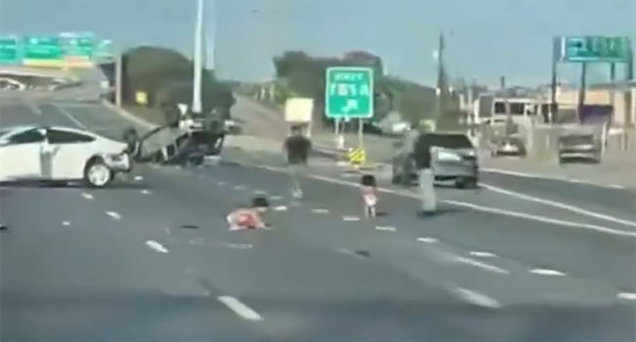 VIDEO: Bebés sobreviven milagrosamente a un accidente en autopista de EU