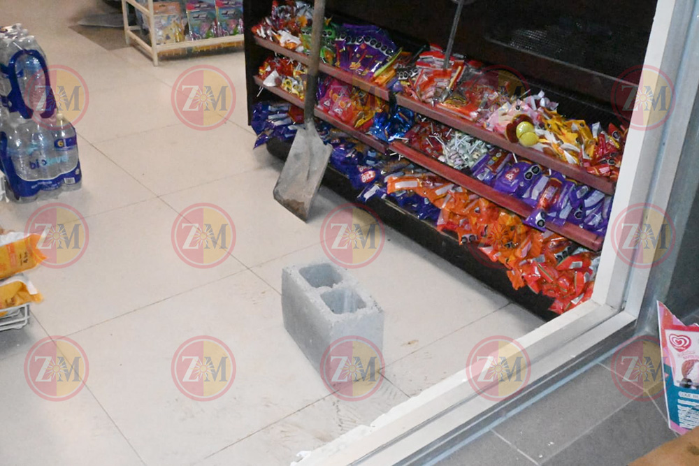 Rompe cristal y atraca tienda en la José de las Fuentes