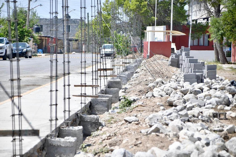 Inicia construcción de barda perimetral de escuela Leona Vicario