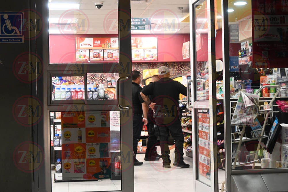 Armado con cuchillo atraca tienda y escapa