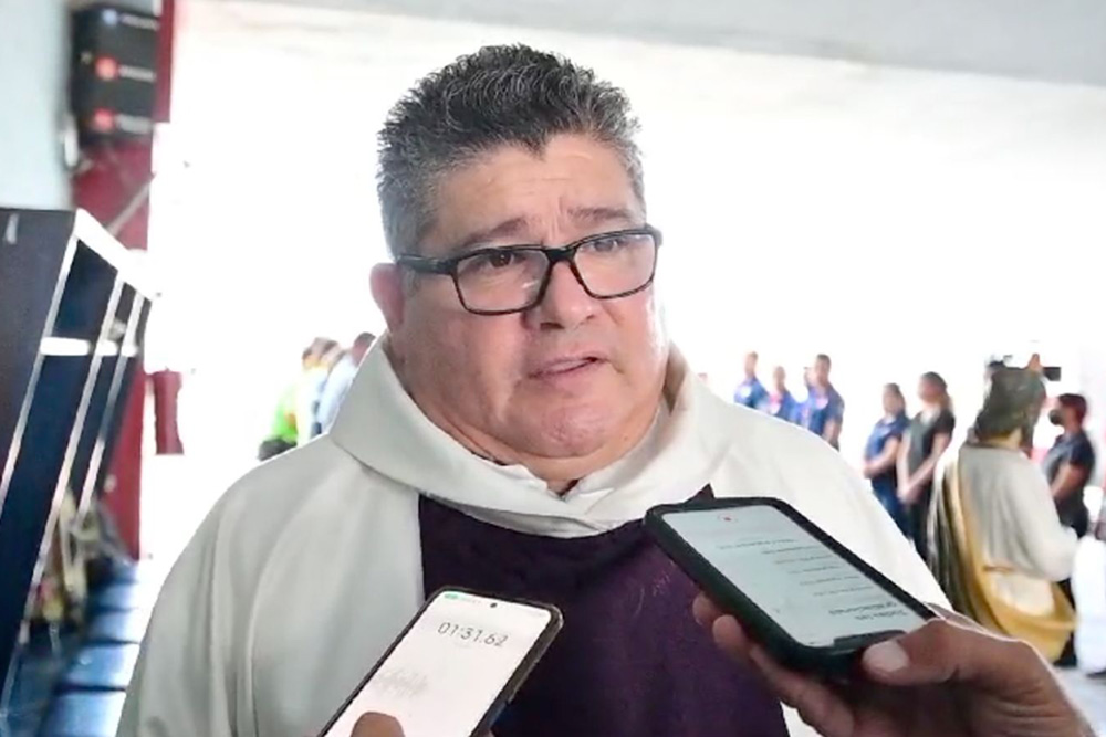 Llama sacerdote a mantener esperanza ante quiebra de AHMSA