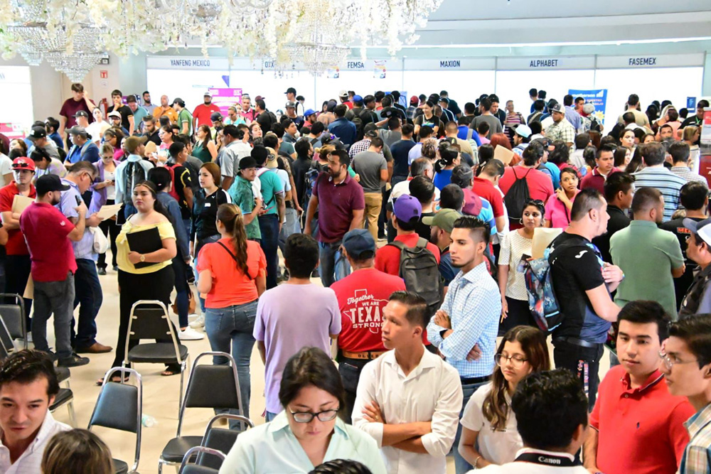 Ofertan 900 vacantes en Feria de Empleo