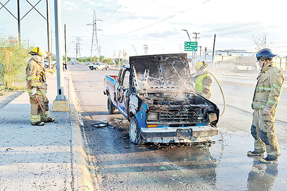 Arde troca cerca de pipa con gas Lp