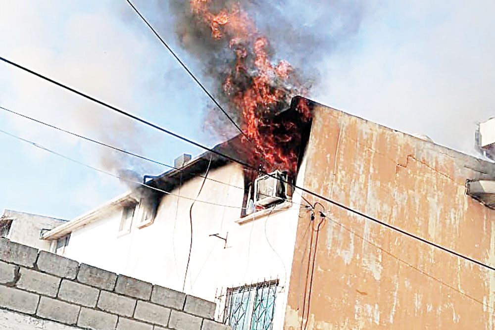 Arde vivienda por un cortocircuito