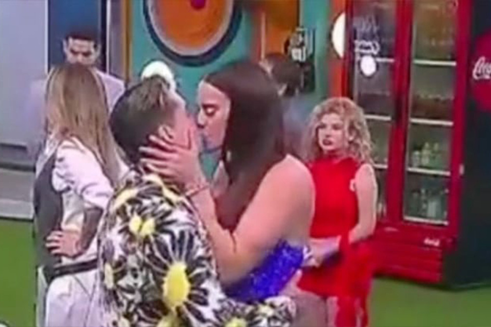 ¿Fue venganza? Gala Montes besó a Agustín frente a Gomita tras el posicionamiento de la influencer en su contra